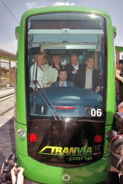 Tomás Gómez at the helm of a Parla tram during the line’s inauguration in May 2007.