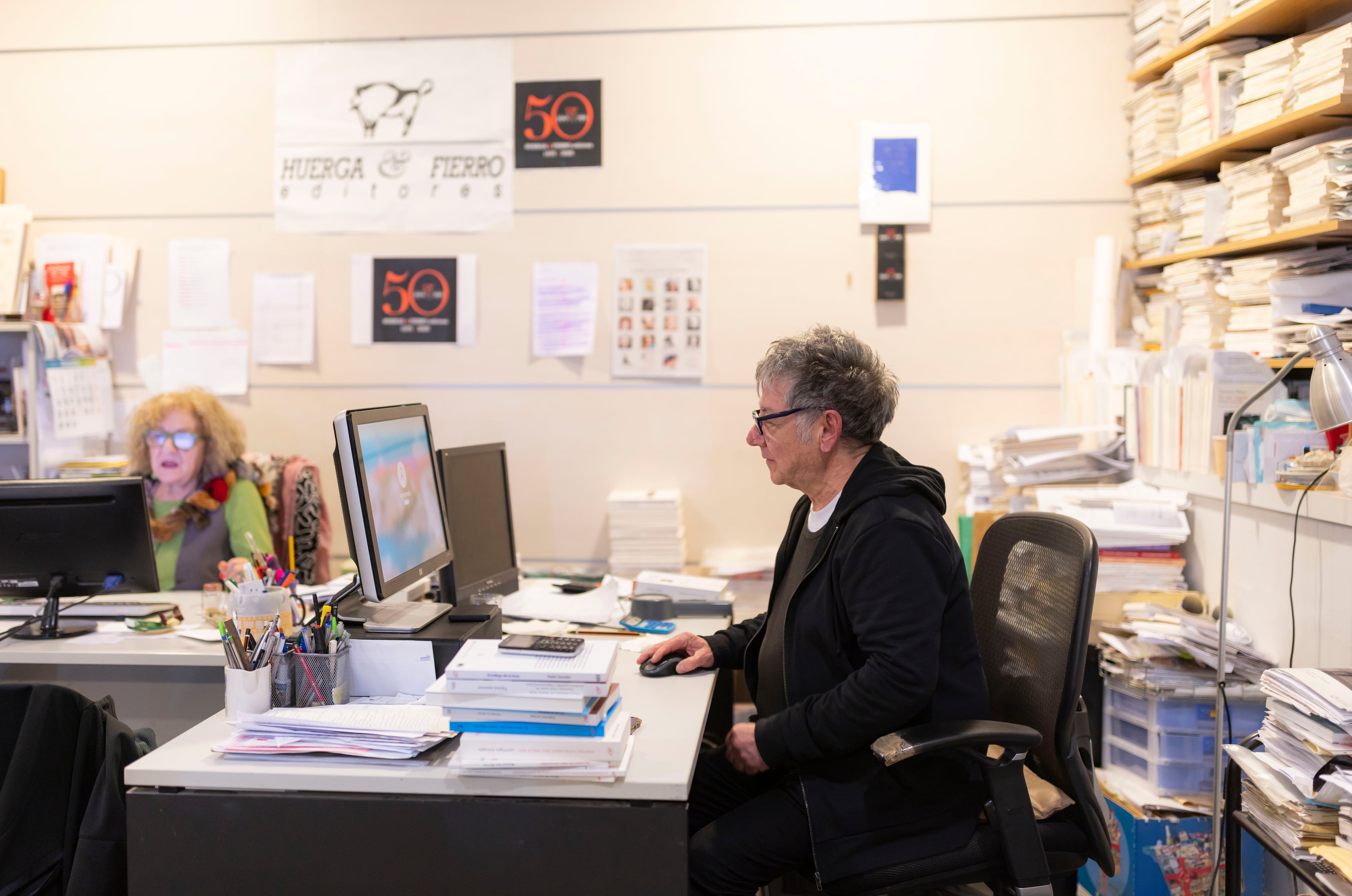 Charo Fierra y Antonio Huerga retratado en su editorial el 14 de diciembre de 2025.