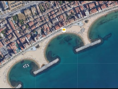 El lugar donde se ha producido el suceso en la playa de Calonge i Sant Antoni, en una imagen de Protección Civil.