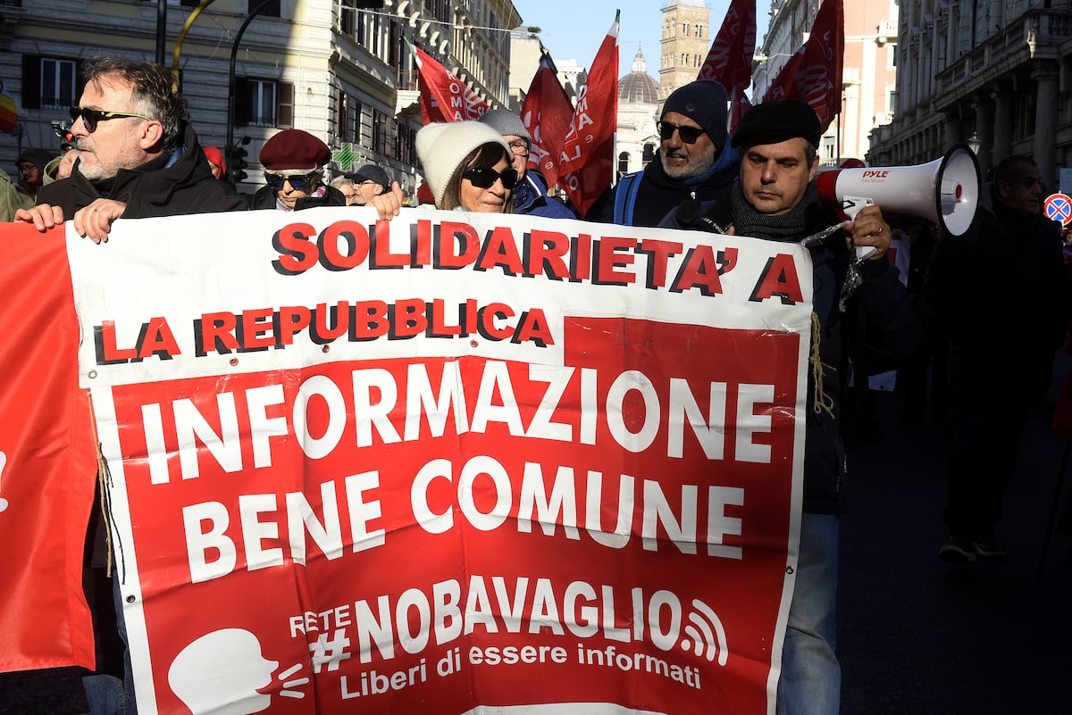 Media and political earthquake in Italy over sale of ‘La Repubblica’ and ‘La Stampa’, the two main opposition newspapers