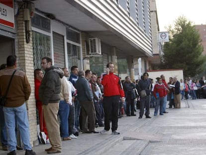 Unemployed workers line ip to lodge jobless claims at a Spanish employment office.