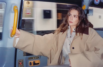 Alexia Putellas en el metro de Londres con 'look' de Calvin Klein.Antonio Mingot