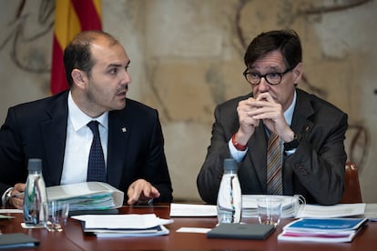 El Conseller de la Presidencia, Albert Dalmau (I), junto al presidente de la Generalitat, Salvador Illa (D), en una imagen de archivo.