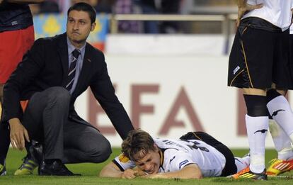 Canales, tras lesionarse en Mestalla. 