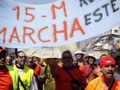 Marcha de manifestantes del 15-M de la ruta del Este.