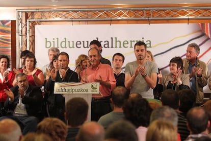 Martin Garitano y otros jefes de la izquierda abertzale, en la presentación de candidatos de Bildu.