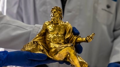 La escultura que representa al río Ganges y forma parte de la 'Fuente de los cuatro ríos', en manos de los conservadores de Patrimonio Nacional.