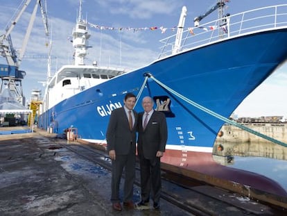 Antonio Suárez (derecha) y el presidente de Asturias, Javier Fernández