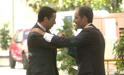 Eduardo Zaplana y Francisco Camps, en una imagen de 2003 cuando el primero era ministro de Trabajo y el segundo, presidente valenciano. 