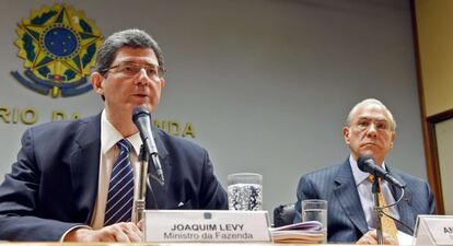 Joaquim Levy y &Aacute;ngel Gurr&iacute;a, en Brasilia. 