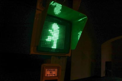 Semáforo de Chiquito de la Calzada, en verde.