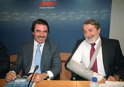 José María Aznar y Jaime Mayor Oreja, durante la reunión del Comité Ejecutivo Nacional del PP.