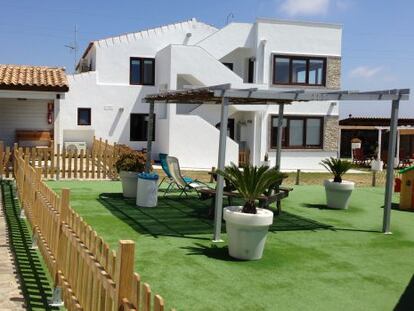 Exterior del hotel Goro Goro, en Conil de la Frontera (Cádiz).