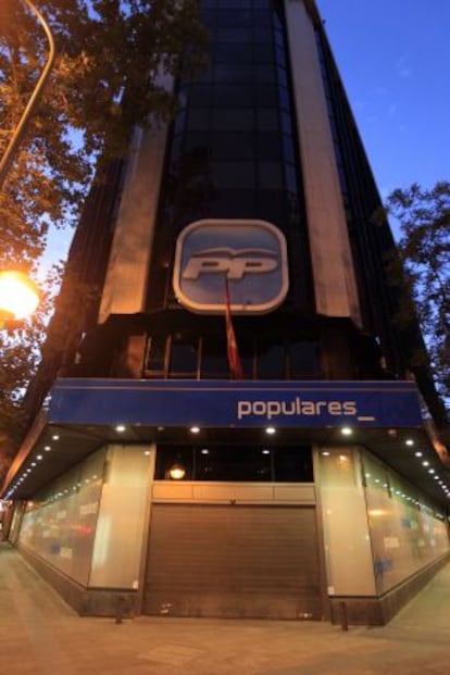 La sede del PP, el pasado día 8, cerrada a cal y canto.