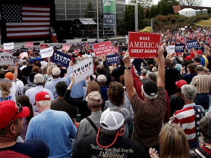 Seguidores de Trump em um comício na Carolina do Norte em 14 de outubro.