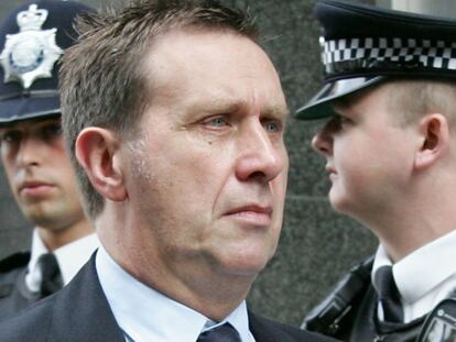 Clive Goodman llega a los tribunales en Londres, en agosto de 2006.