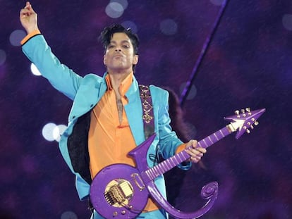 Prince, em show no intervalo do Super Bowl 2007.