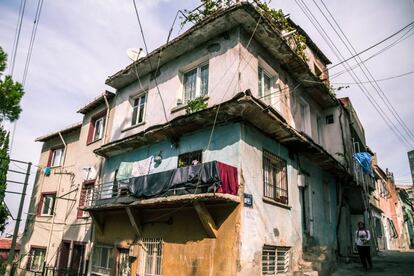 Típica casa colorida del barrio de Basmane, barrio de Izmir, la ciudad en la que griegos, armenios, europeos y turcos vivieron en armonía antes del catastrófico incendio de 1922.