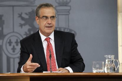 Celestino Corbacho, ayer durante la rueda de prensa posterior al Consejo de Ministros.