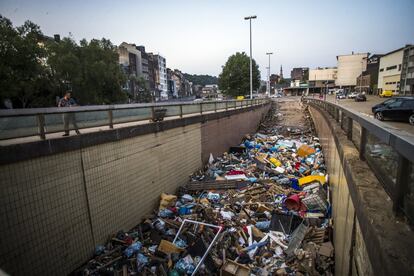 Verviers ha sido una de las comunas más afectadas por el desastre. En la imagen, escombros en un túnel de la ciudad.