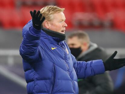 Koeman, durante el encuentro ante el Ferencvaros.