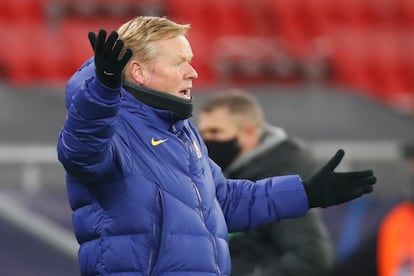 Koeman, durante el encuentro ante el Ferencvaros.