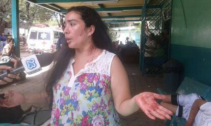 La activista Gabriela García denuncia la agresión contra ella y su marido.