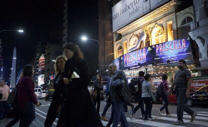 Avenida Corrientes, epicentro de la actividad teatral porteña.