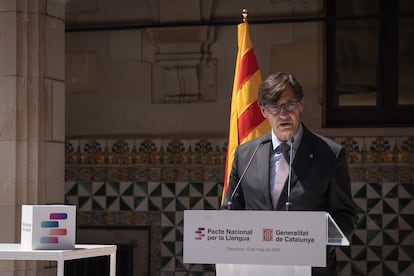El presidente de la Generalitat, Salvador Illa, en la firma del Pacte Nacional per la Llengua, este martes.