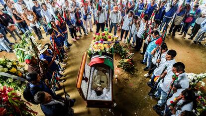 Funeral do líder indígena Edwin Dagua no município de Caloto, assassinado por tentar proteger a reserva ecológica Huellas, na Colômbia.