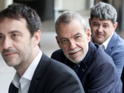 Agustín Martínez, en primer plano, junto a Jorge Díaz y Antonio Mercero en Barcelona en octubre de 2021.