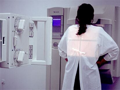Una paciente se somete a una exploración radiológica.