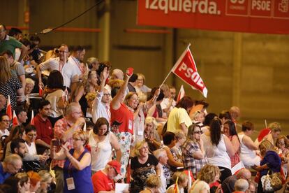 Asistentes a la segunda jornada del Congreso Federal del Psoe en Madrid.