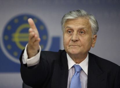 El presidente del BCE, Jean-Claude Trichet, se dirige a los medios de comunicación durante su comparecencia en la sede central de la institución.