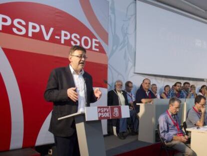 El secretario general del PSPV-PSOE, Ximo Puig, durante su discurso ante el Comit&eacute; Nacional del partido.