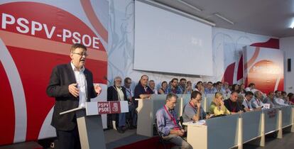 El secretario general del PSPV-PSOE, Ximo Puig, durante su discurso ante el Comit&eacute; Nacional del partido.