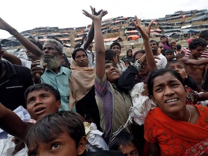 Refugiados rohingya chegam a Bangladesh.