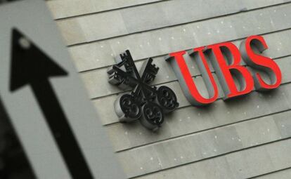 El logo de UBS, en la sede del banco en Z&uacute;rich.