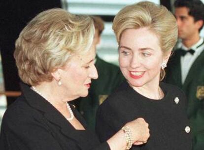 Bernardette Chirac, con Hillary Clinton.