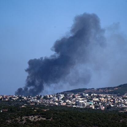 Smoke rises from southern Lebanon following Israeli strikes, amid cross-border hostilities between Hezbollah and Israel, as seen from northern Israel, October 8, 2024. REUTERS/Ayal Margolin ISRAEL OUT. NO COMMERCIAL OR EDITORIAL SALES IN ISRAEL