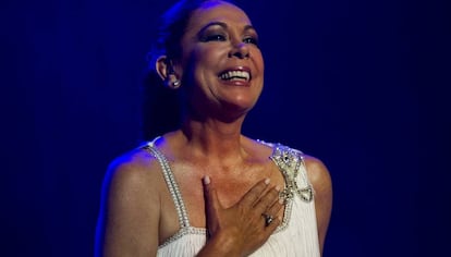 La cantante Isabel Pantoja, el verano de 2014 en una de sus últimas actuaciones.