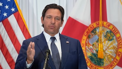 Ron DeSantis durante una rueda de prensa en Tampa, Florida, el 12 de agosto de 2025.