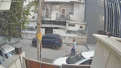 La policía que acusa de acoso sexual y laboral al comisario de la India rechaza que el juez tenga acceso a su móvil