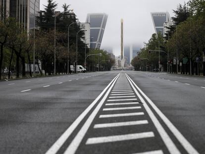 Paseo de la Castellana sin tráfico, este viernes.