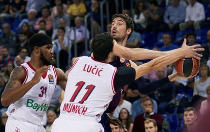 Booker y Lucic presionan a Tomic.