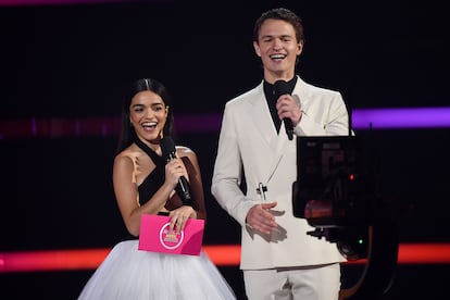 Elgort acudió el pasado 21 de noviembre a los American Music Awards.