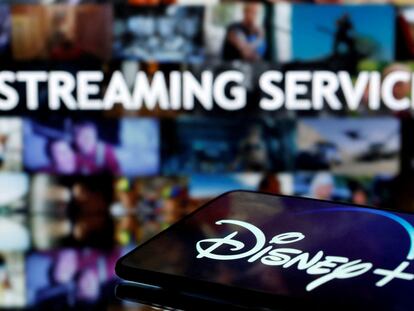 El logo de Disney+, en un teléfono móvil.