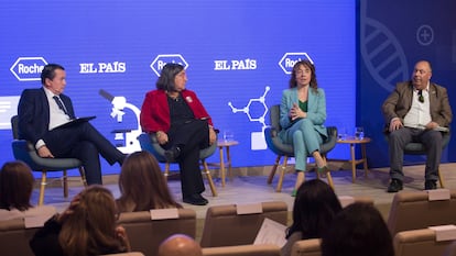 De derecha a izquierda, Álvaro Hidalgo, director de la Fundación Weber; María José Sánchez, directora científica del Instituto de Investigación Biosanitaria de Granada y profesora de la Escuela Andaluza de Salud Pública; Nuria Mas, profesora del departamento de Economía del IESE y titular de la Cátedra Jaime Grego de Global Healthcare Management, y Andrés Mayor, presidente de Acción Visión España.