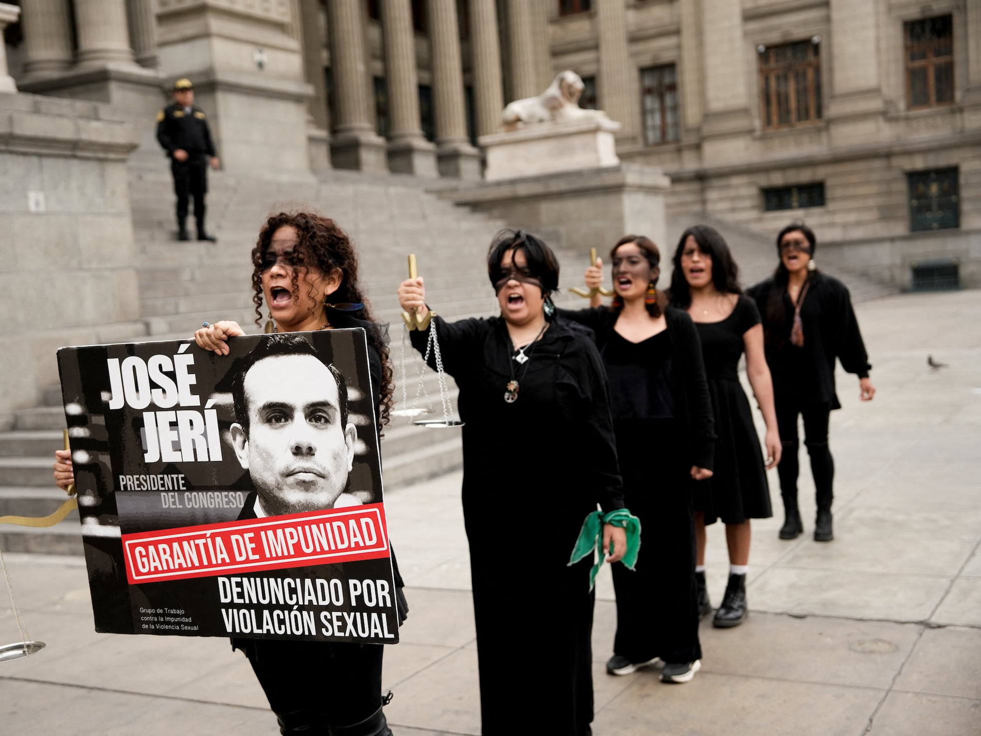 Una ola de descontento feminista se levanta en el primer día ...