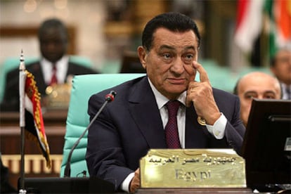 Hosni Mubarak, en la ceremonia de clausura de la cumbre de la Organización de la Conferencia Islámica en Riad.